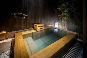 Nazuna Kyoto Tsubaki St.