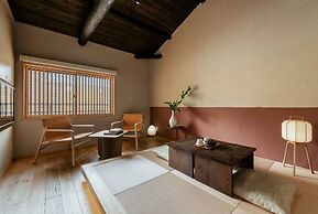 Nazuna Kyoto Tsubaki St.