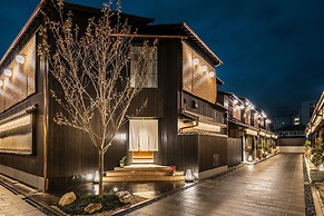 Nazuna Kyoto Tsubaki St.