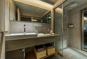 Nazuna Kyoto Tsubaki St.