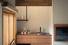 Nazuna Kyoto Tsubaki St.