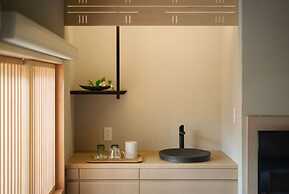 Nazuna Kyoto Tsubaki St.