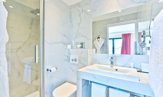 Hotel La Villa Port d Antibes & Spa