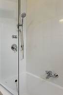 1 Bedroom Apartment With Balcony