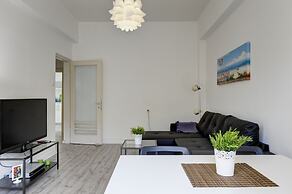 1 Bedroom Apartment With Balcony