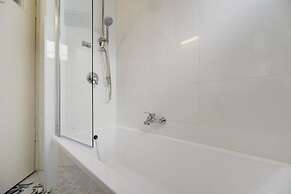 1 Bedroom Apartment With Balcony