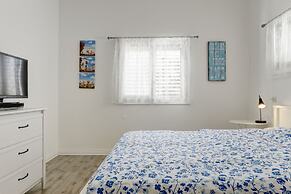 1 Bedroom Apartment With Balcony