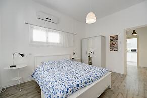 1 Bedroom Apartment With Balcony