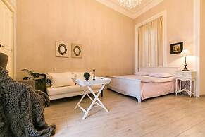 Charming Apartment in Old Tbilisi