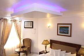 Dees Hotels Apartment & Suites