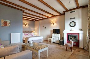 Almond House Suites Arachova - Adults Only