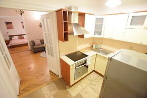 Elegant Apartment Universitas