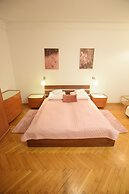 Elegant Apartment Universitas