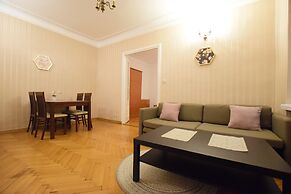 Elegant Apartment Universitas