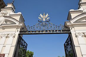 Elegant Apartment Universitas