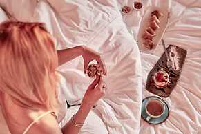 White Pearl Cavalieri - Adults Only