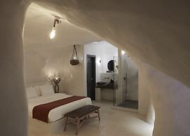 White Pearl Cavalieri - Adults Only