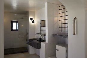 White Pearl Cavalieri - Adults Only