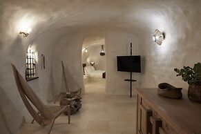 White Pearl Cavalieri - Adults Only