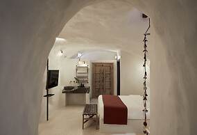 White Pearl Cavalieri - Adults Only