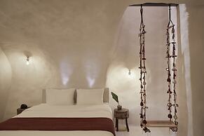 White Pearl Cavalieri - Adults Only