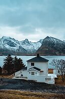 Private Cozy House by the Fjord