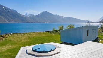 Private Cozy House by the Fjord