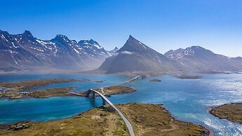 Private Cozy House by the Fjord