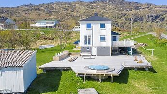 Private Cozy House by the Fjord