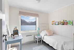Private Cozy House by the Fjord