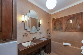 Riad Le J