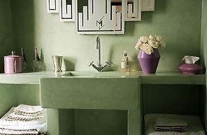 Riad Le J