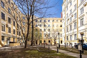 Art Apartment on Nevskiy Avenue