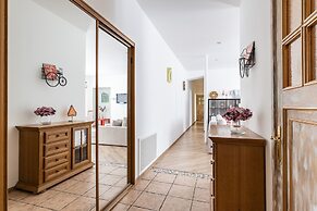 Art Apartment on Nevskiy Avenue