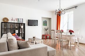 Art Apartment on Nevskiy Avenue