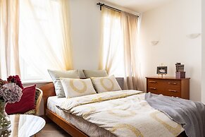 Art Apartment on Nevskiy Avenue