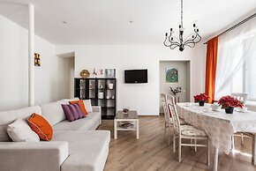 Art Apartment on Nevskiy Avenue