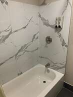 Crescent Park Motel & Suites