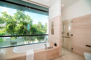 Beachfront Villa Danang Beach