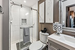 Treehouse 1br With Hot Tub 1 Bedroom Home by RedAwning