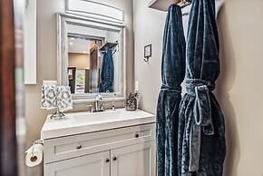 Treehouse 1br With Hot Tub 1 Bedroom Home by RedAwning