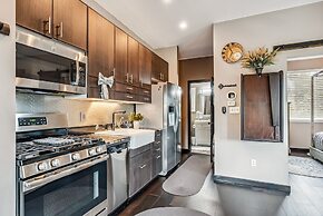 Treehouse 1br With Hot Tub 1 Bedroom Home by RedAwning