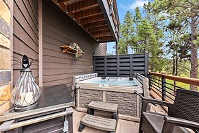 Treehouse 1br With Hot Tub 1 Bedroom Home by RedAwning