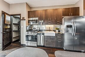 Treehouse 1br With Hot Tub 1 Bedroom Home by RedAwning