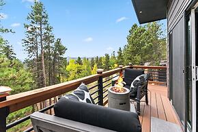 Treehouse 1br With Hot Tub 1 Bedroom Home by RedAwning