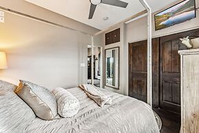 Treehouse 1br With Hot Tub 1 Bedroom Home by RedAwning