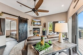 Treehouse 1br With Hot Tub 1 Bedroom Home by RedAwning