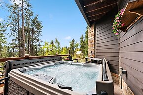 Treehouse 1br With Hot Tub 1 Bedroom Home by RedAwning
