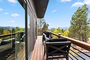 Treehouse 1br With Hot Tub 1 Bedroom Home by RedAwning