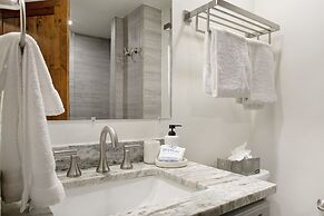 103 Fallridge Miniums 3 Bedroom Condo by RedAwning